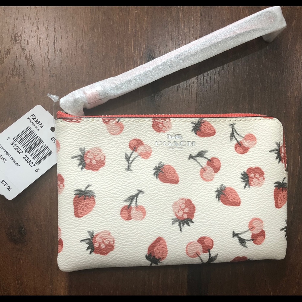 ❗️SOLD❗️COACH corner zip wristlet wallet berries - Picture 5 of 8